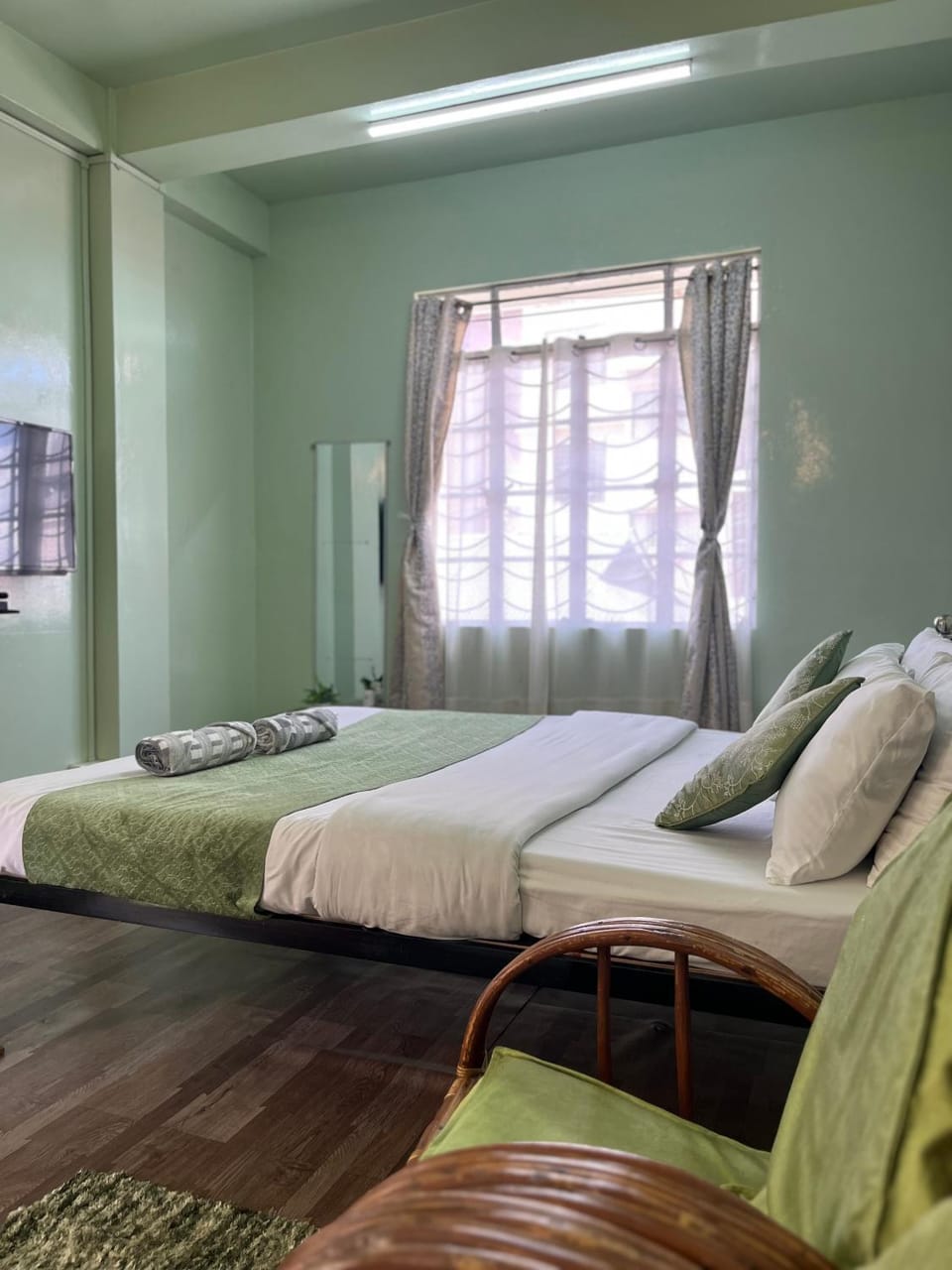 Photo of the whole room, Bedroom