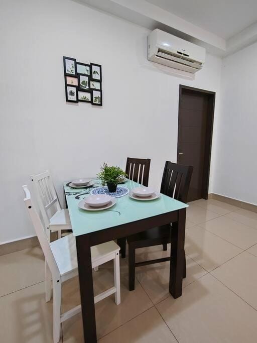 Shaftsbury 1 BR w Netflix Wi-Fi Apartment in Putrajaya