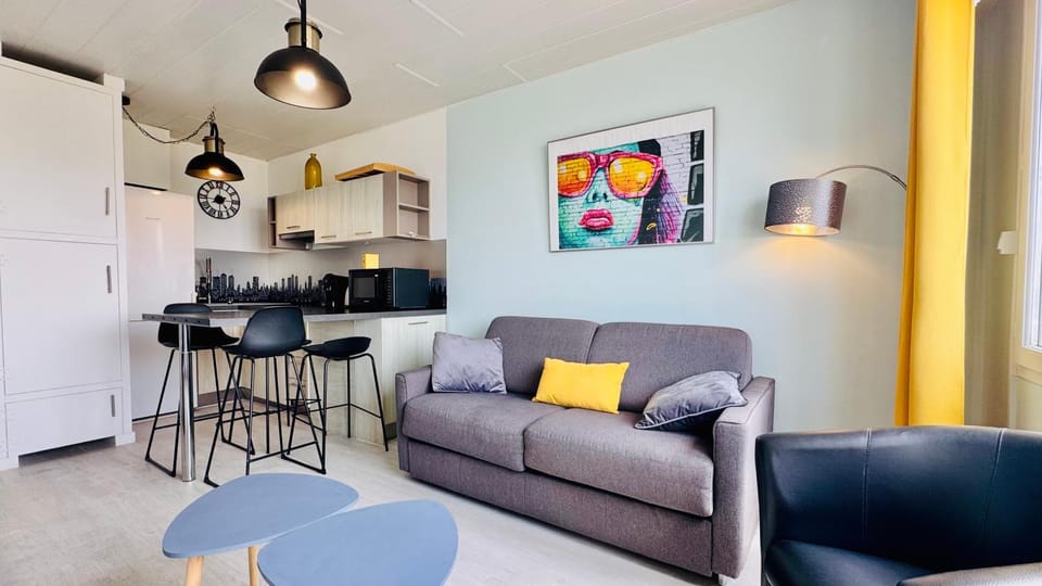 Kitchen or kitchenette, Living room, Dining area, stove