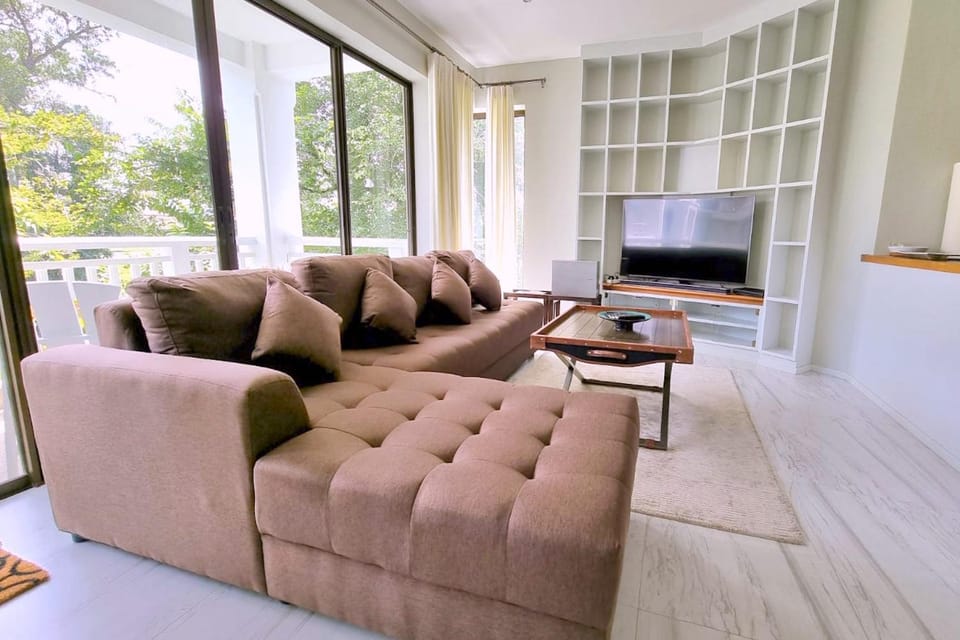 TV and multimedia, Living room, Seating area, Evening entertainment