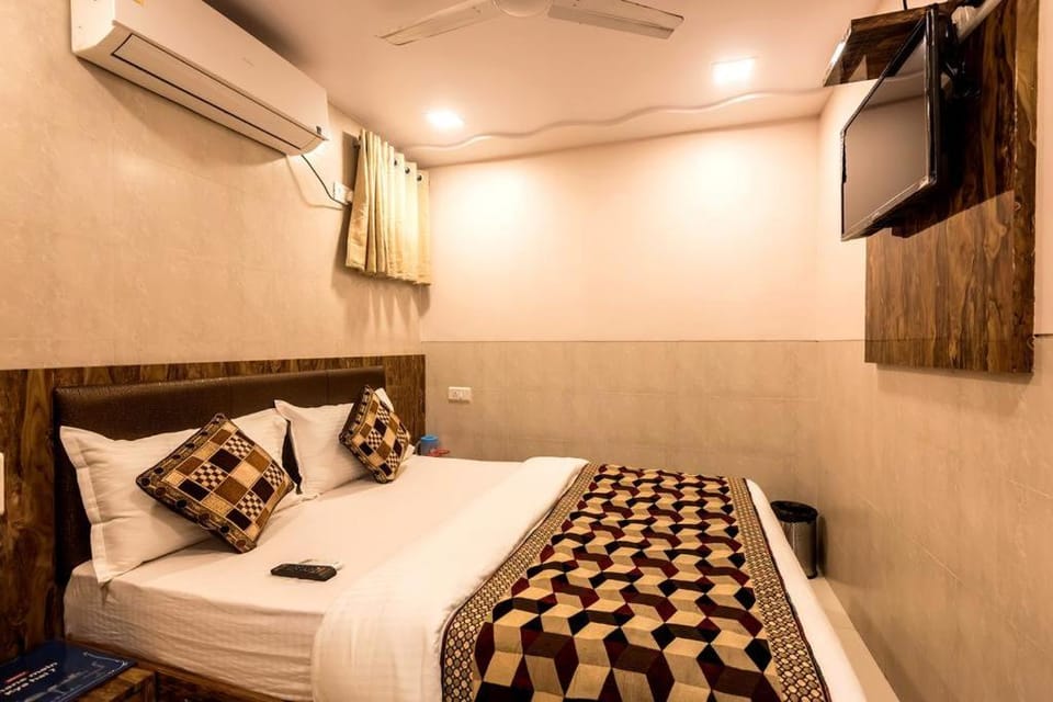 Bed, TV and multimedia, Bedroom, air conditioner