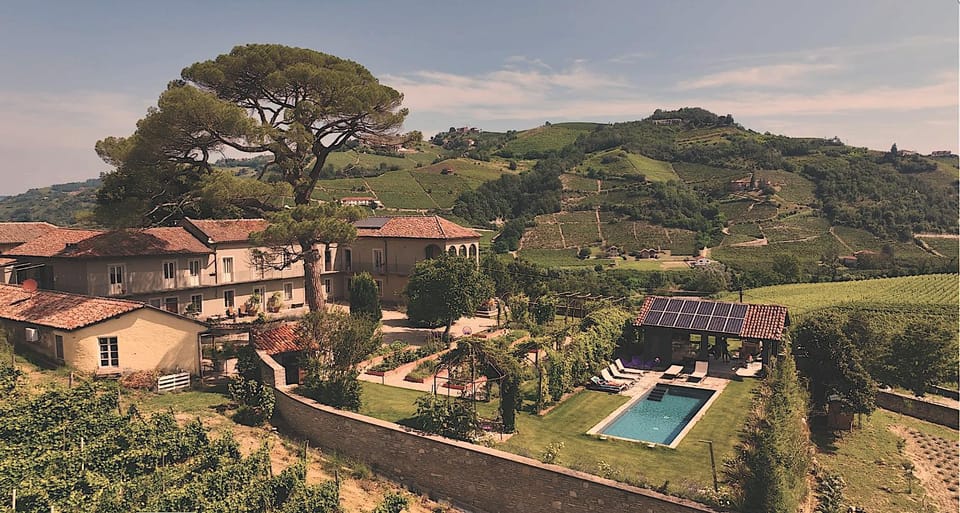 Property building, Facade/entrance, Natural landscape, Garden, Garden view, Swimming pool, acessibility