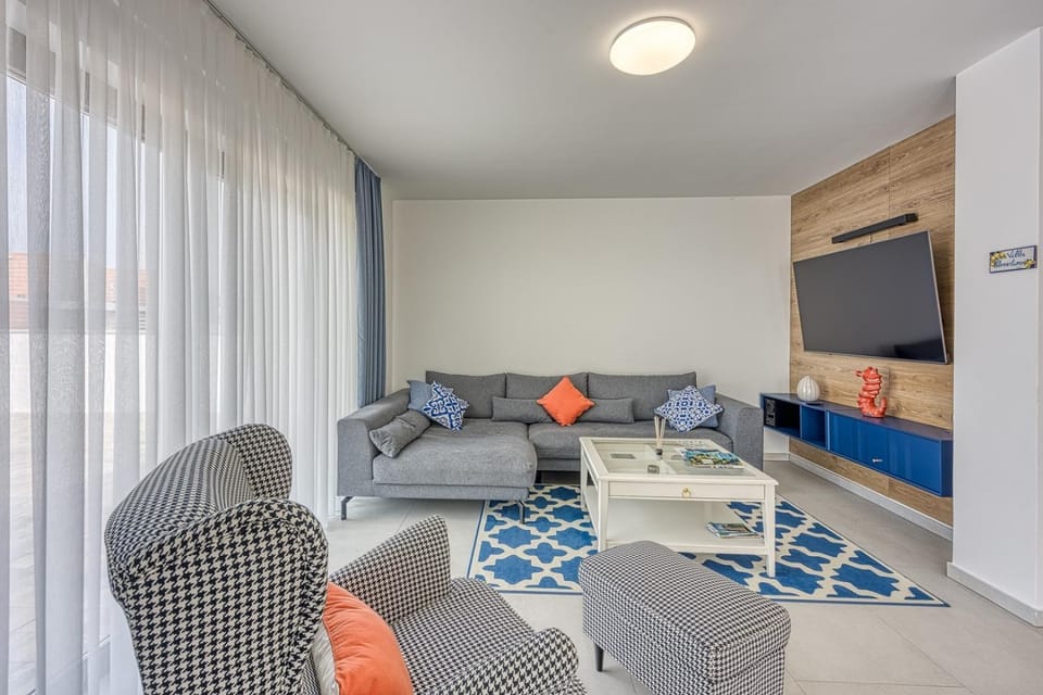 TV and multimedia, Living room, Seating area