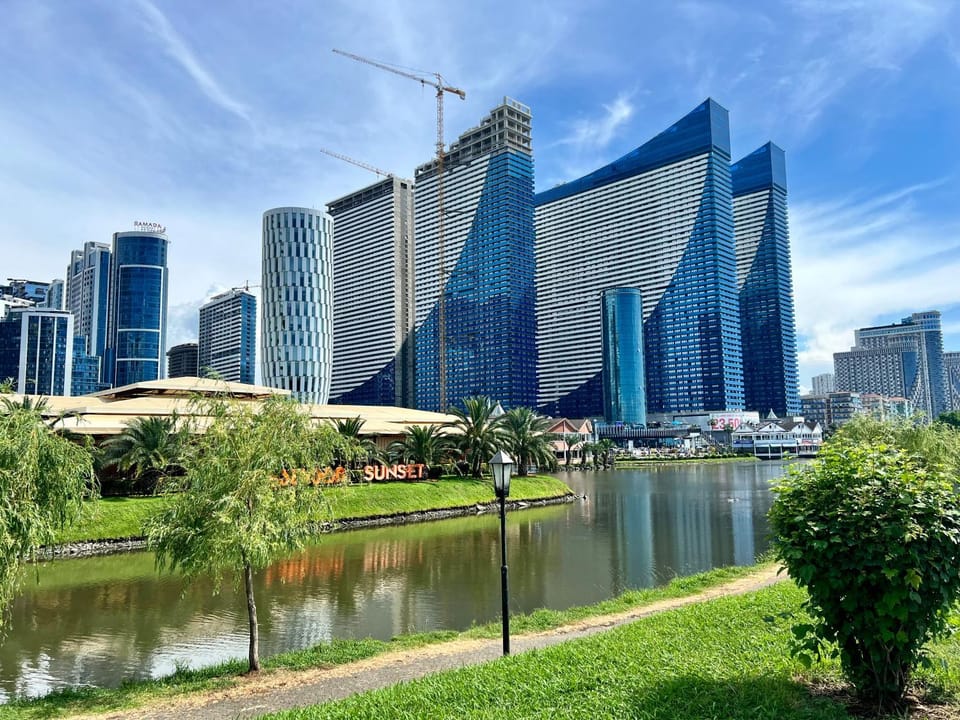 Property building, Day, Neighbourhood, Lake view