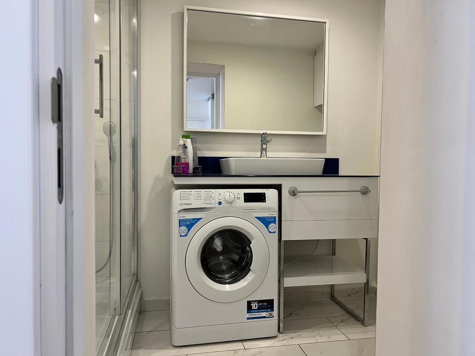 Shower, Toilet, washing machine