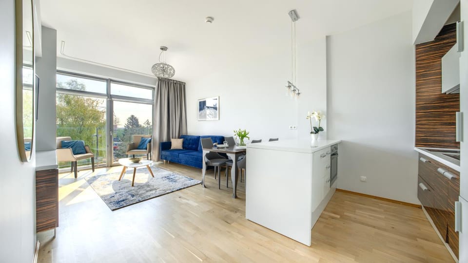 Kitchen or kitchenette, Seating area