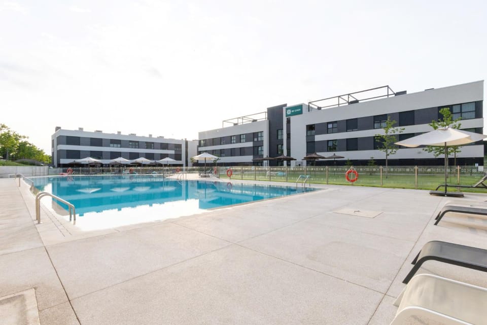Swimming pool, sunbed