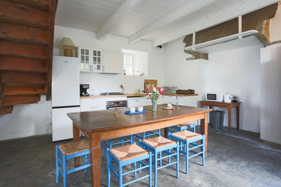 Property building, Kitchen or kitchenette, Living room