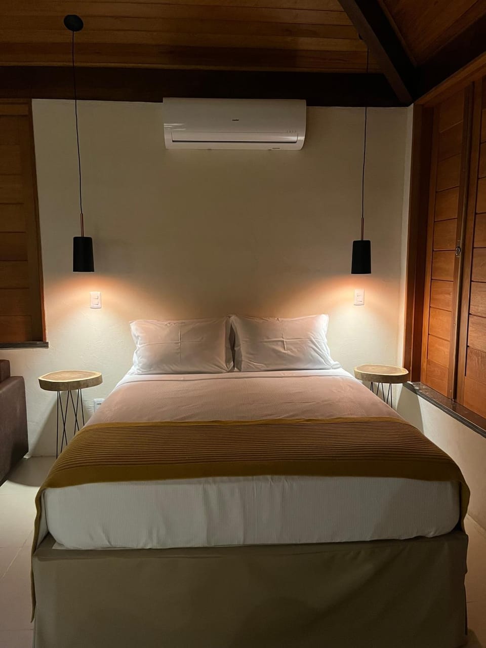 Bed, Photo of the whole room, Bedroom, air conditioner