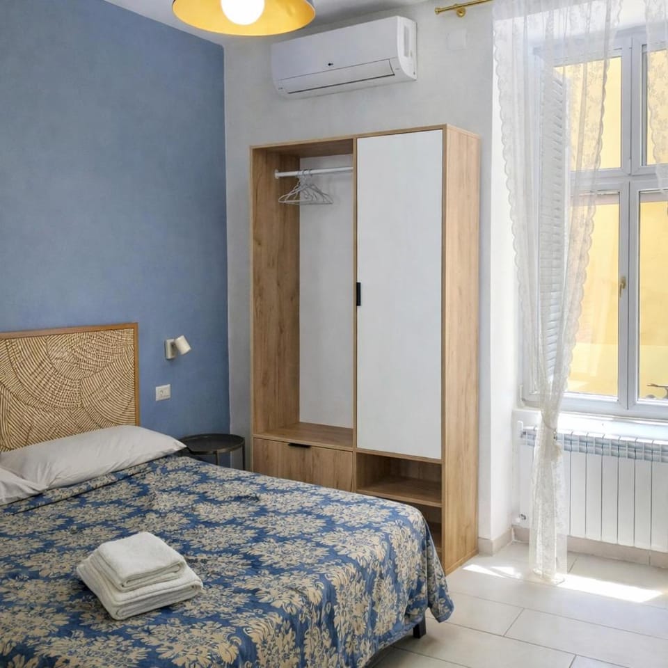 Bedroom, wardrobe