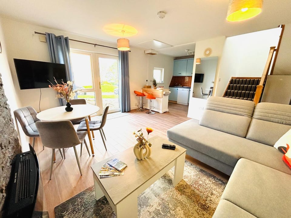 Living room, Seating area, Dining area, minibar