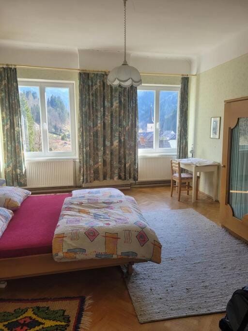 Bedroom, Mountain view