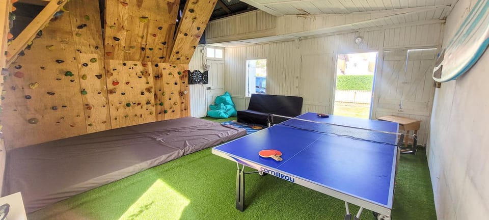 Grande Maison dans les Landes pour 10 pers avec piscine et salle escalade unique House in Nouvelle-Aquitaine