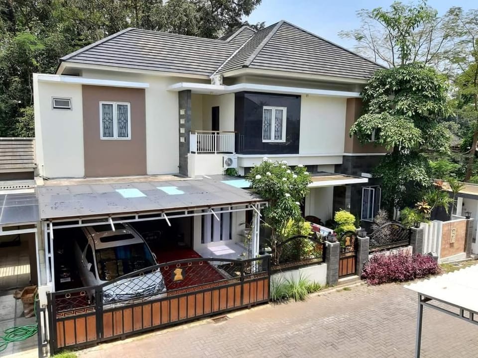 Property building, Street view