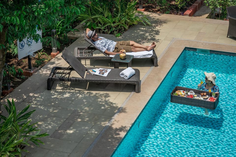 Day, Swimming pool, Breakfast, sunbed