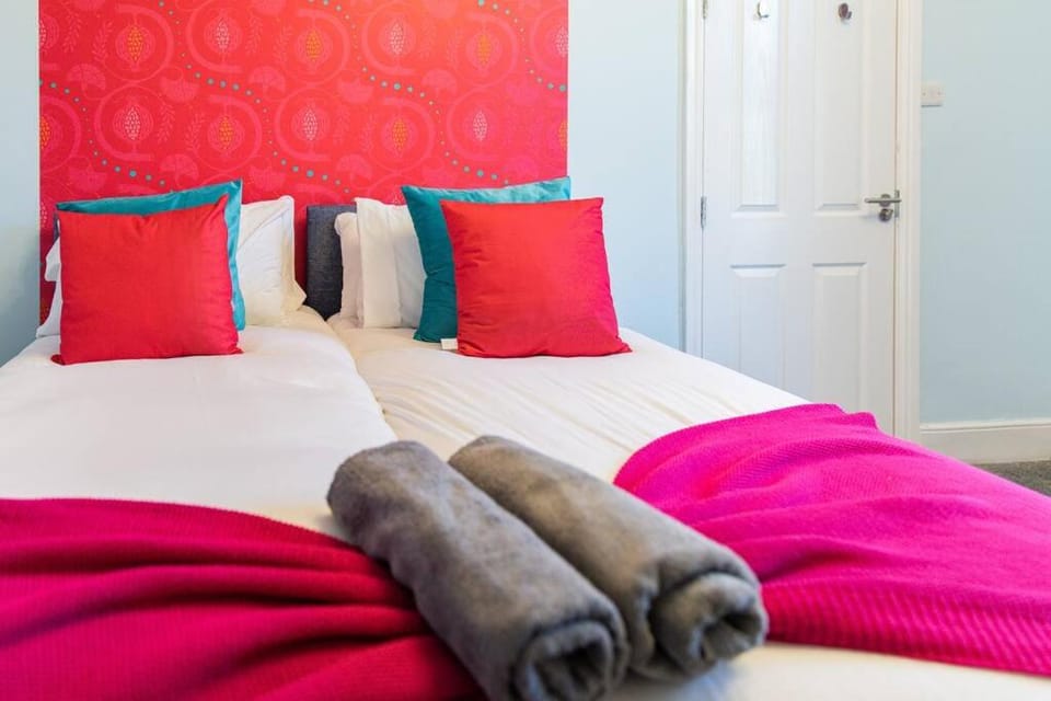 Bed, towels