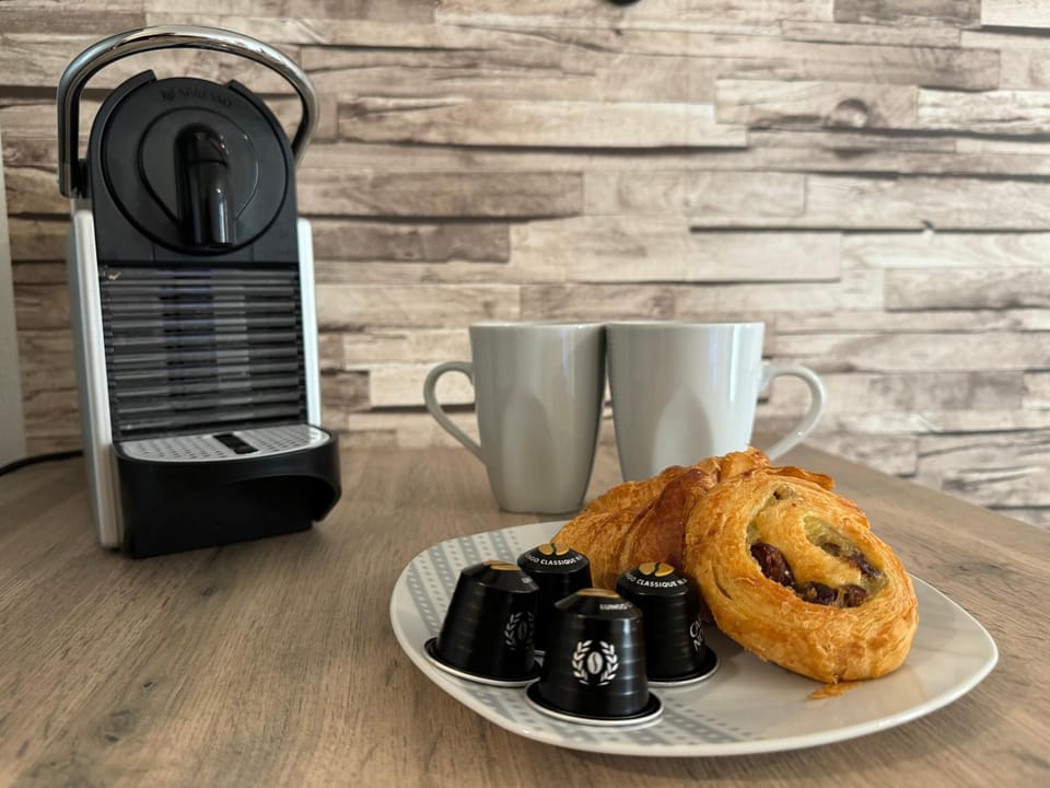 Coffee/tea facilities, Food and drinks, Food, Breakfast, Continental breakfast