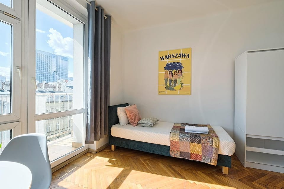Bed, Photo of the whole room, Seating area, Bedroom