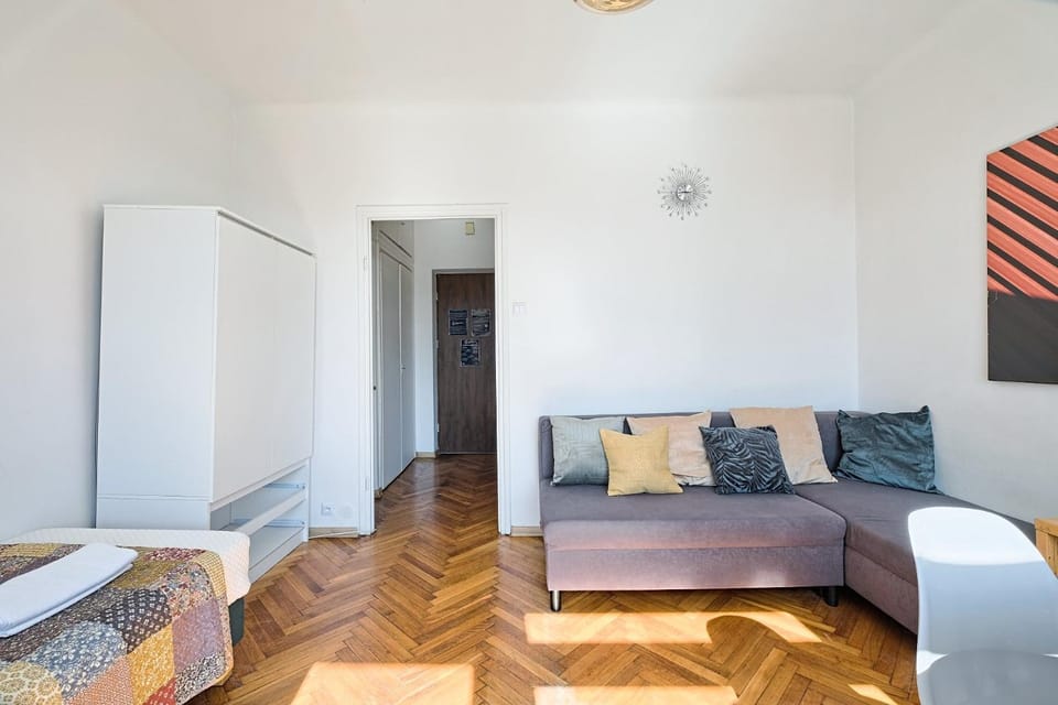 Bed, Photo of the whole room, Seating area, Bedroom