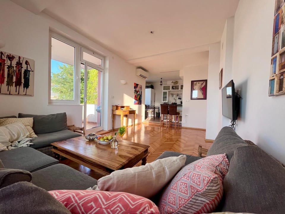 TV and multimedia, Living room, Seating area