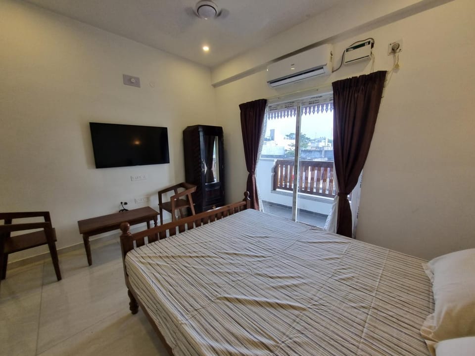 TV and multimedia, Photo of the whole room, Bedroom