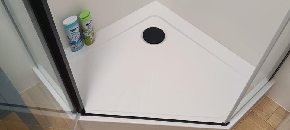 Shower, Toilet, Guests, Seasons, heating, wardrobe, dryer
