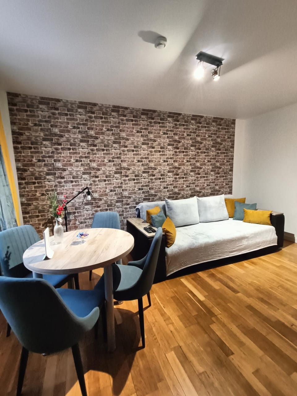 Property building, Restaurant/places to eat, Seating area, Hiking, stove