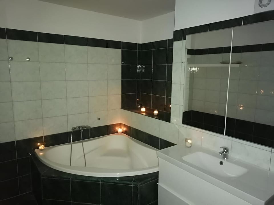 Bathroom, Bath