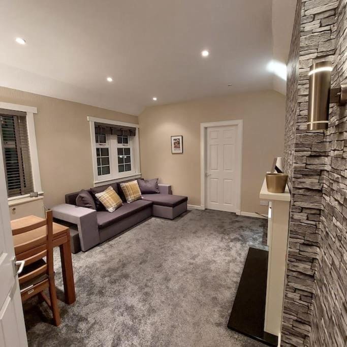 Crossways Cottage Quirky 2 bedroom cottage in Damdale, Central Peebles House in England