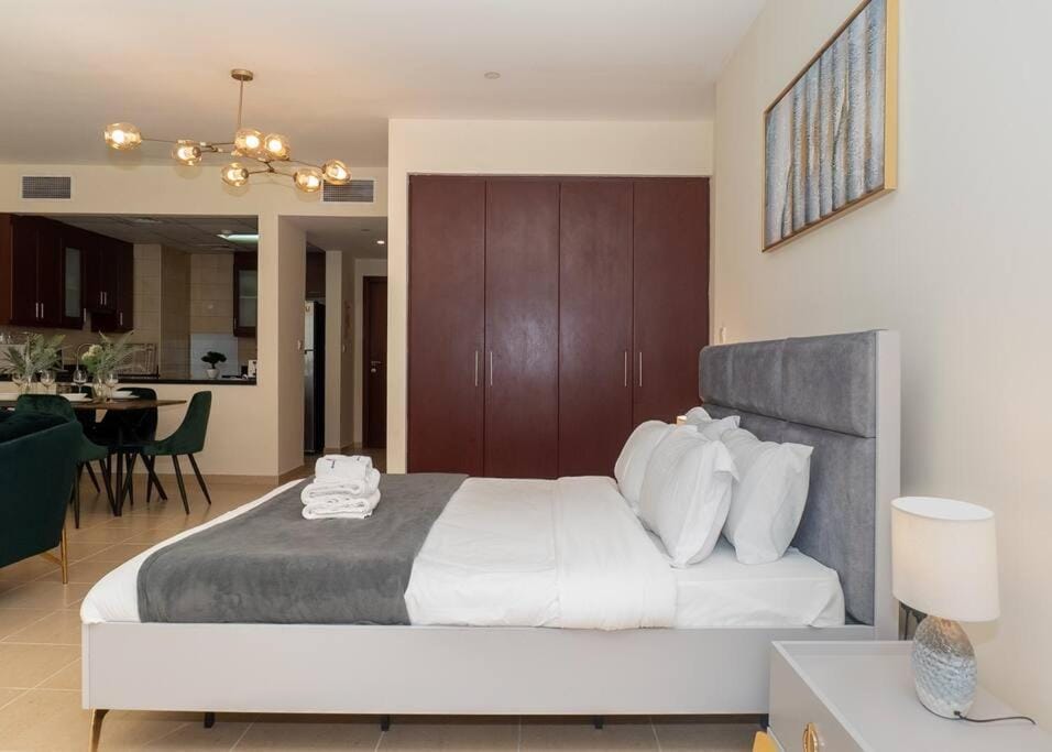 StoneTree - Studio Apartment Near The Beach Apartment in Dubai