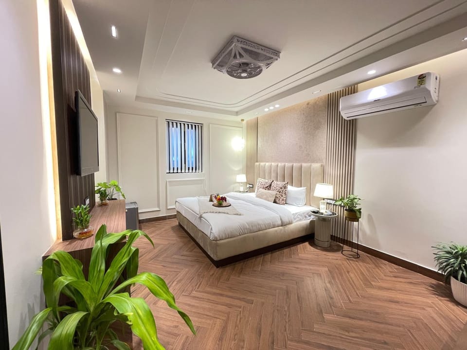 Bed, Photo of the whole room, Bedroom, fireplace, internet, towels, air conditioner
