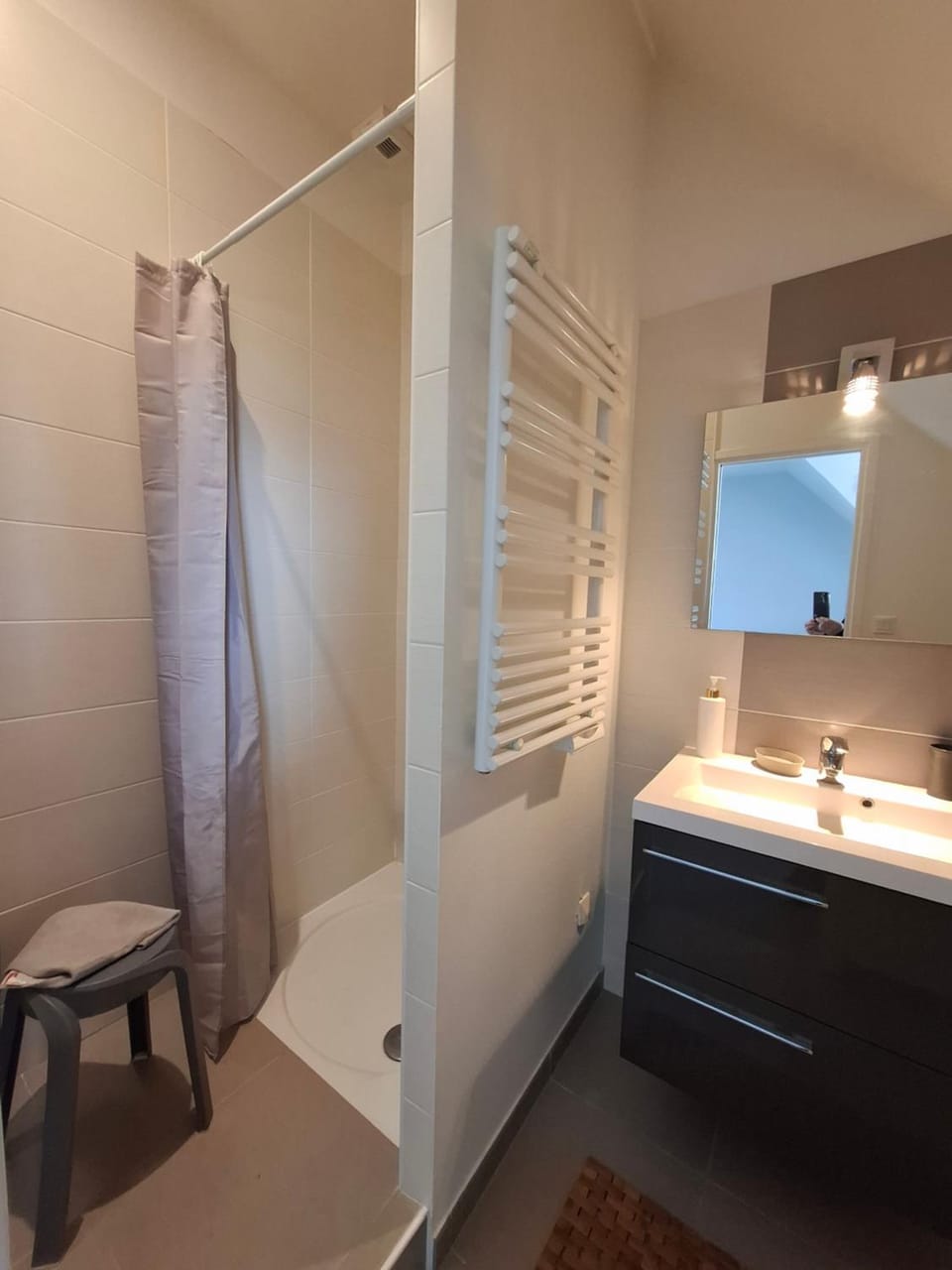 Chambre Hugues entre Caen et la mer avec piscine Bed and Breakfast in Normandy