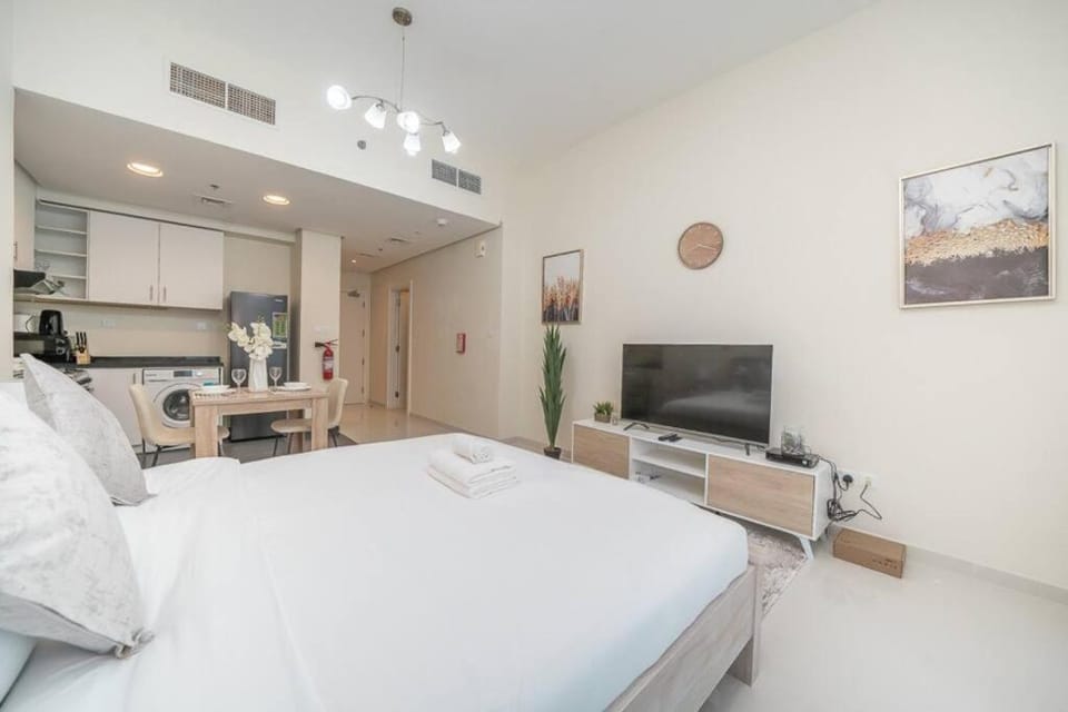 StoneTree - Furnished Studio in Golf Promenade 3A Apartment in Dubai
