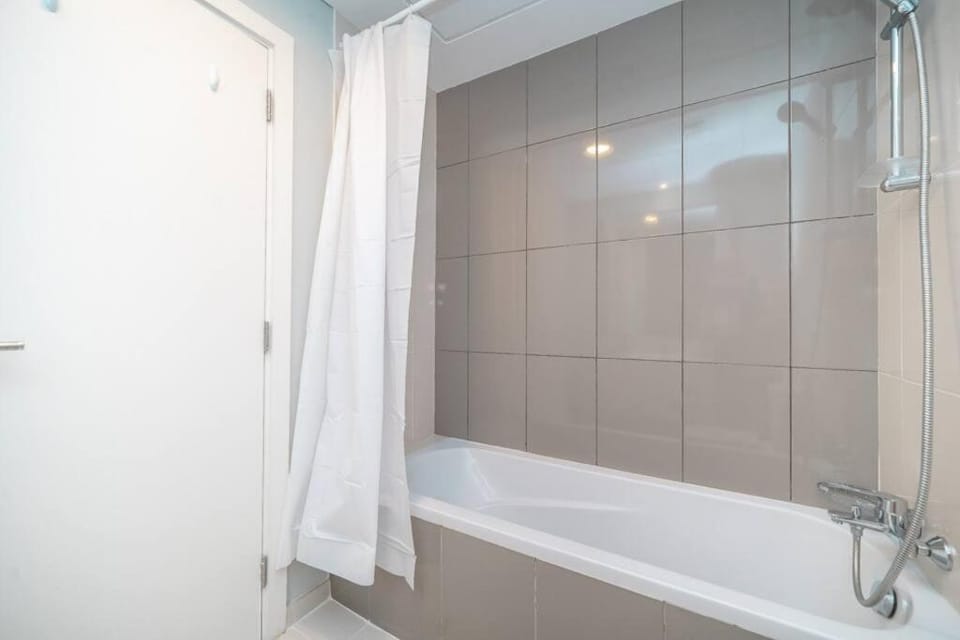 StoneTree - Furnished Studio in Golf Promenade 3A Apartment in Dubai