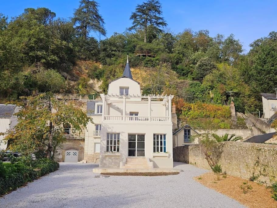 Le Petit Versailles Loire Tours Villa in Centre-Val de Loire