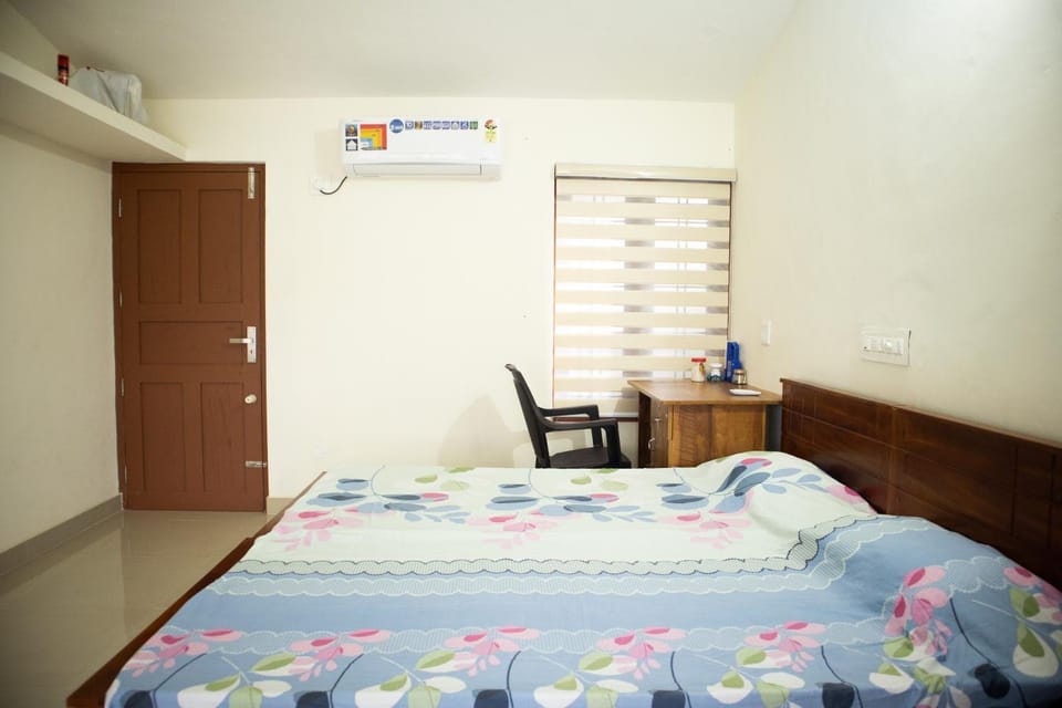 Bed, Photo of the whole room, Bedroom, hair dresser