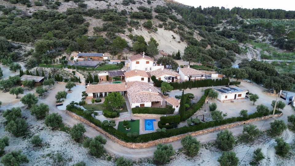 Property building, Day, Neighbourhood, Natural landscape, Bird's eye view, Mountain view, Street view