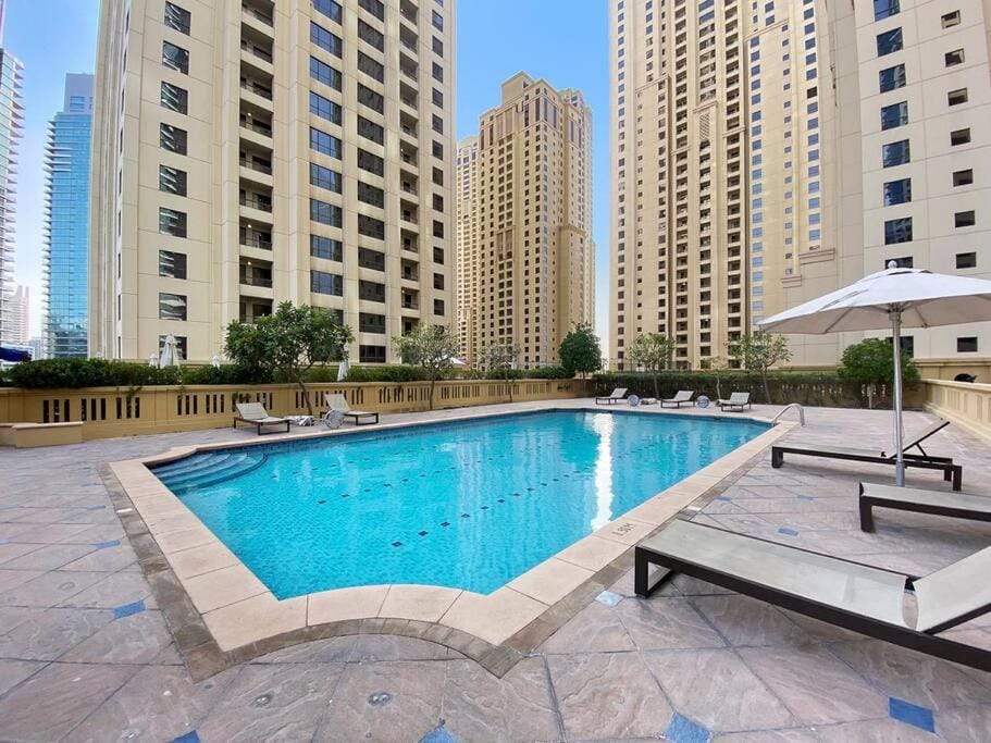 StoneTree - Near Beach - Furnished 1BR with Partial Sea View Apartment in Dubai