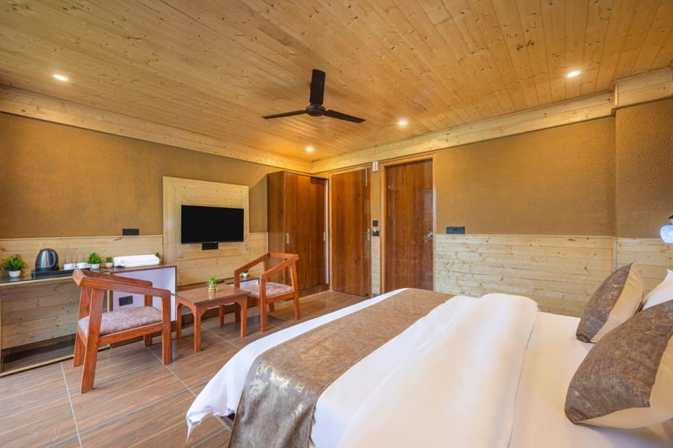 The Charvi Heights l The Stargaze Café l 360 Mountain View l Open Air Multi Cuisine Restaurant l Power Backup Available l Managed By ExoticStays Group Apartment in Himachal Pradesh