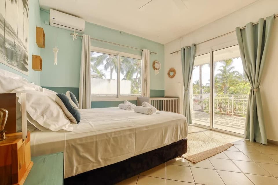 Bed, Photo of the whole room, Bedroom, air conditioner