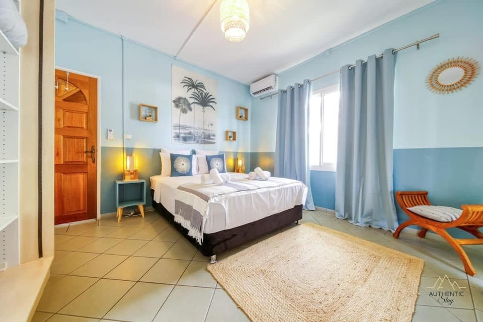 Bed, Photo of the whole room, Bedroom, air conditioner