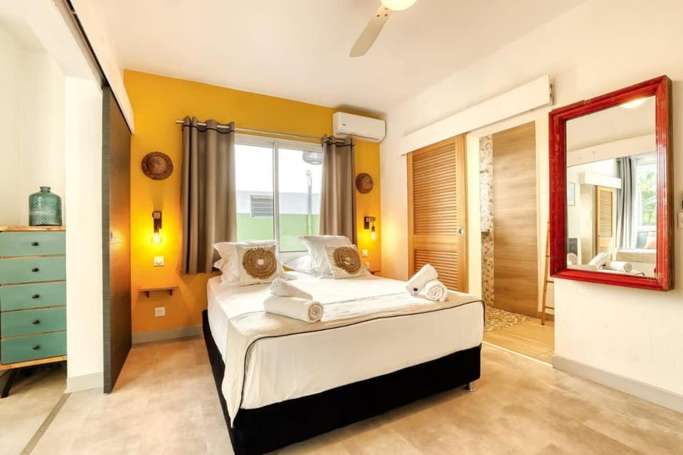 Bed, Photo of the whole room, Bedroom, air conditioner