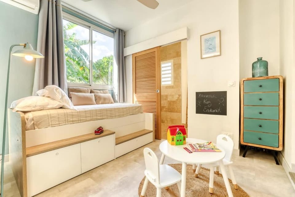 Bed, Photo of the whole room, Bedroom, air conditioner