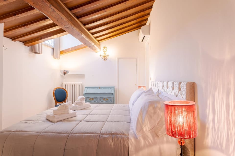 Photo of the whole room, Bedroom, air conditioner