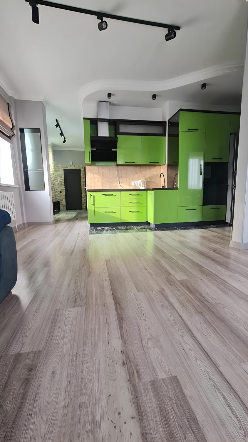 Kitchen or kitchenette, minibar