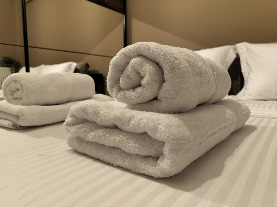 Bedroom, towels
