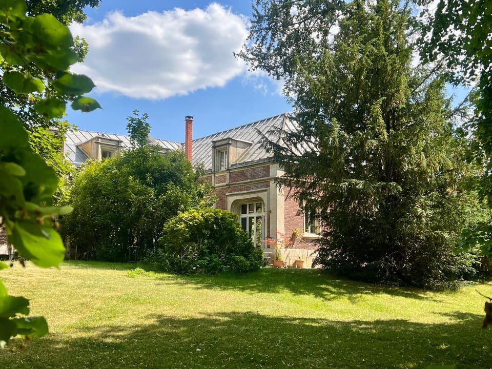 Property building, Day, Garden