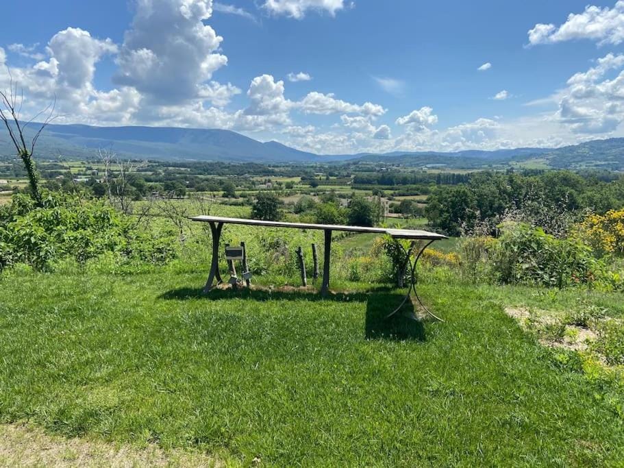 Jolie maison avec vue imprenable, piscine, jeu de boules, calme au cœur du Luberon Villa in Provence-Alpes-Côte d'Azur