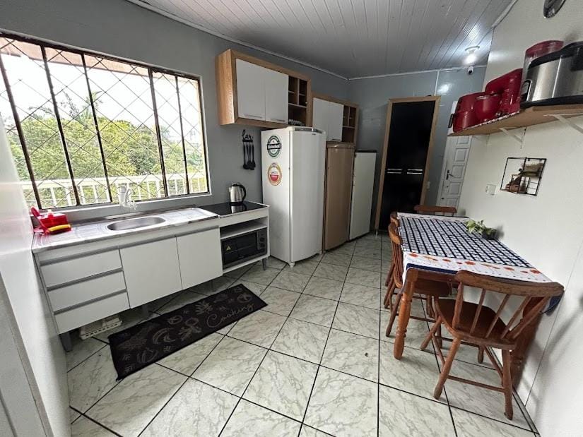 Quarto 6 no Centro de Itajaí, Ar+SmartTv Bed and Breakfast in Navegantes
