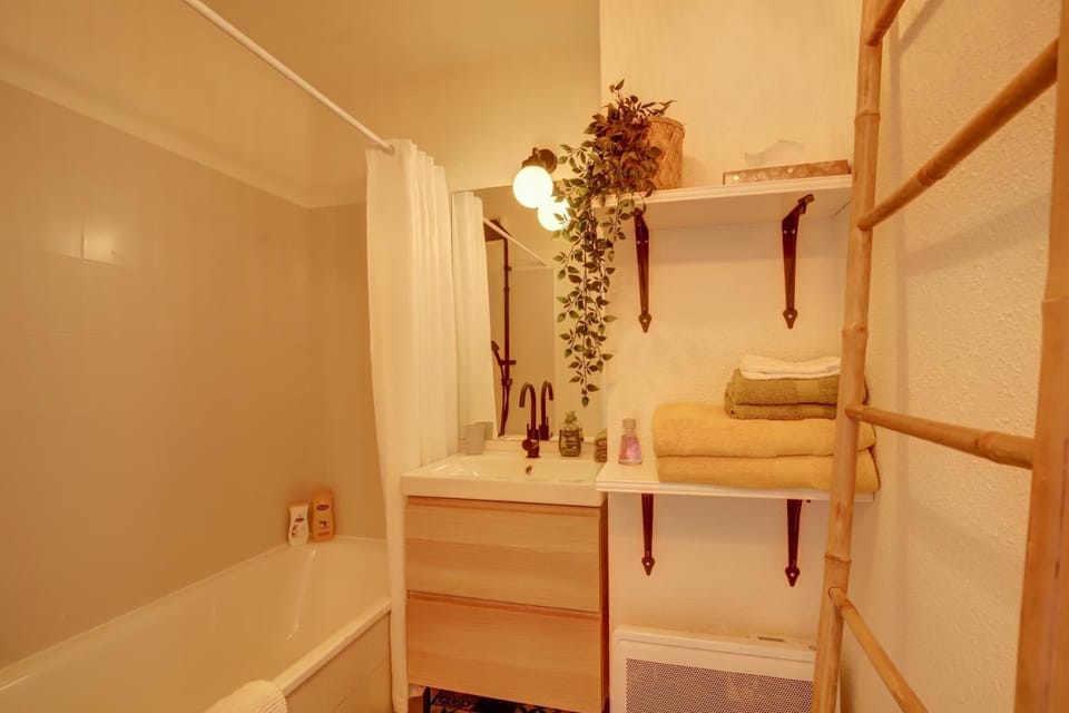 La Campagne Romantique - avec entrée autonome, clim neuve, parking privé & sa piscine ! - Apartment in Occitanie